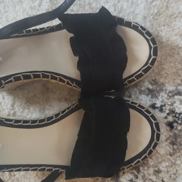 Gently worn Marc Fisher wedge sandals size 8 - Picture 2 of 6